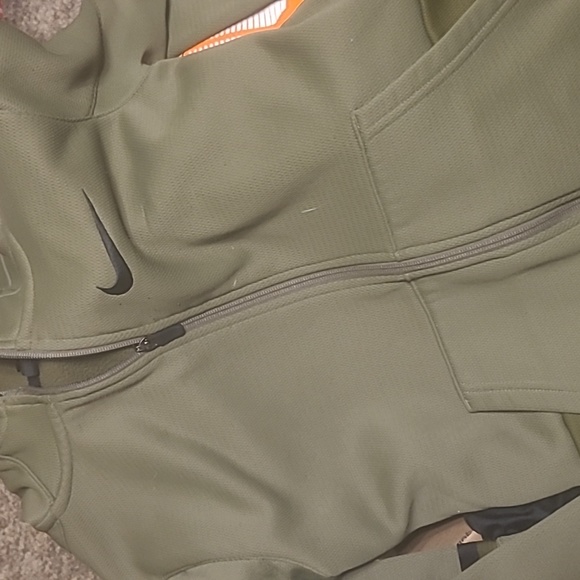 🚚📦 Ready to ship BOY'S BOX! Size large Nike & Under Armour! - Picture 6 of 6